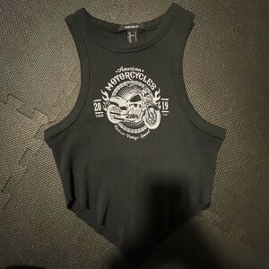 Forever 21 Symmetrical Ribbed Basque Waist Graphic Crop Top